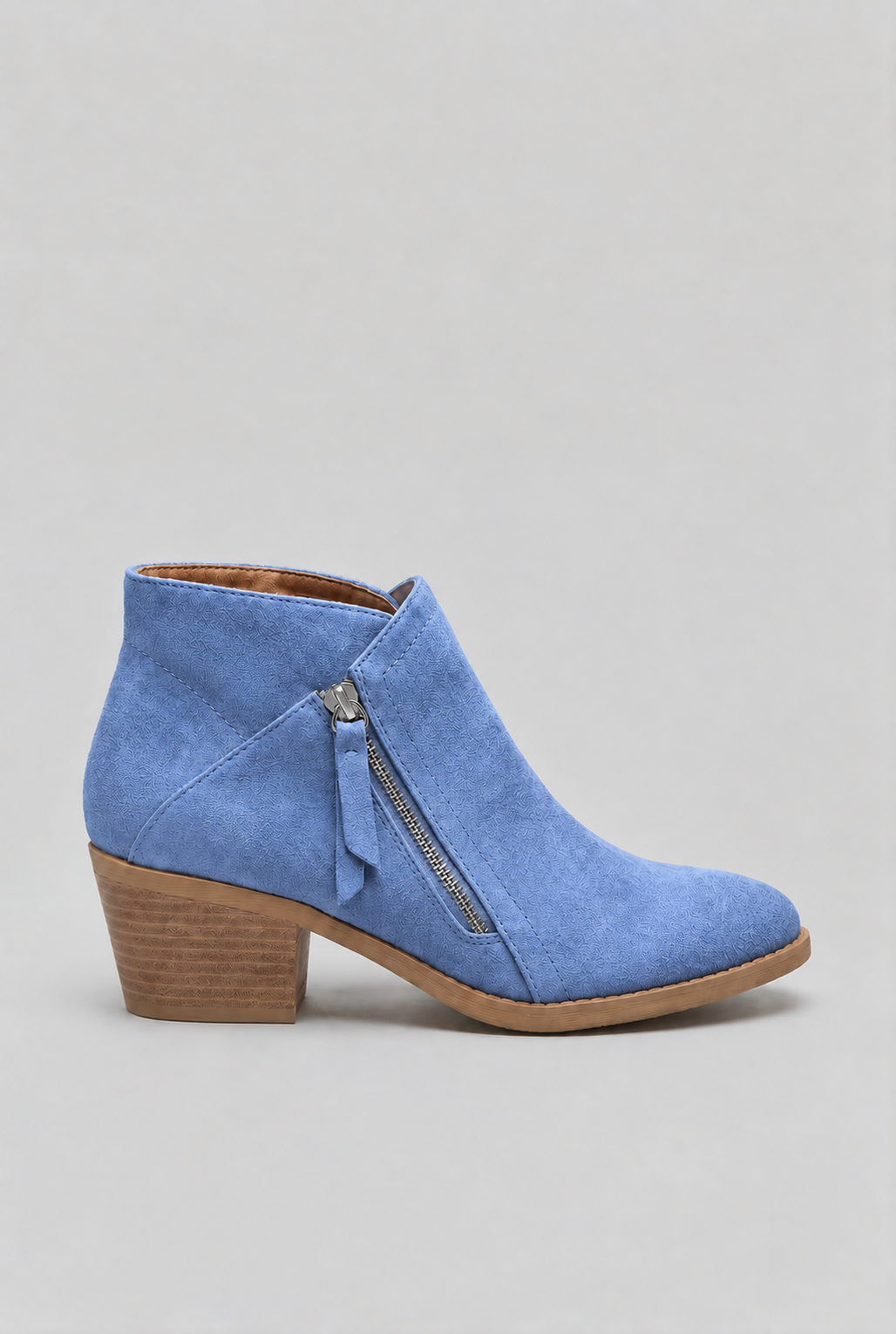 dames enkellaarzen met blokhak en zijrits in blauw