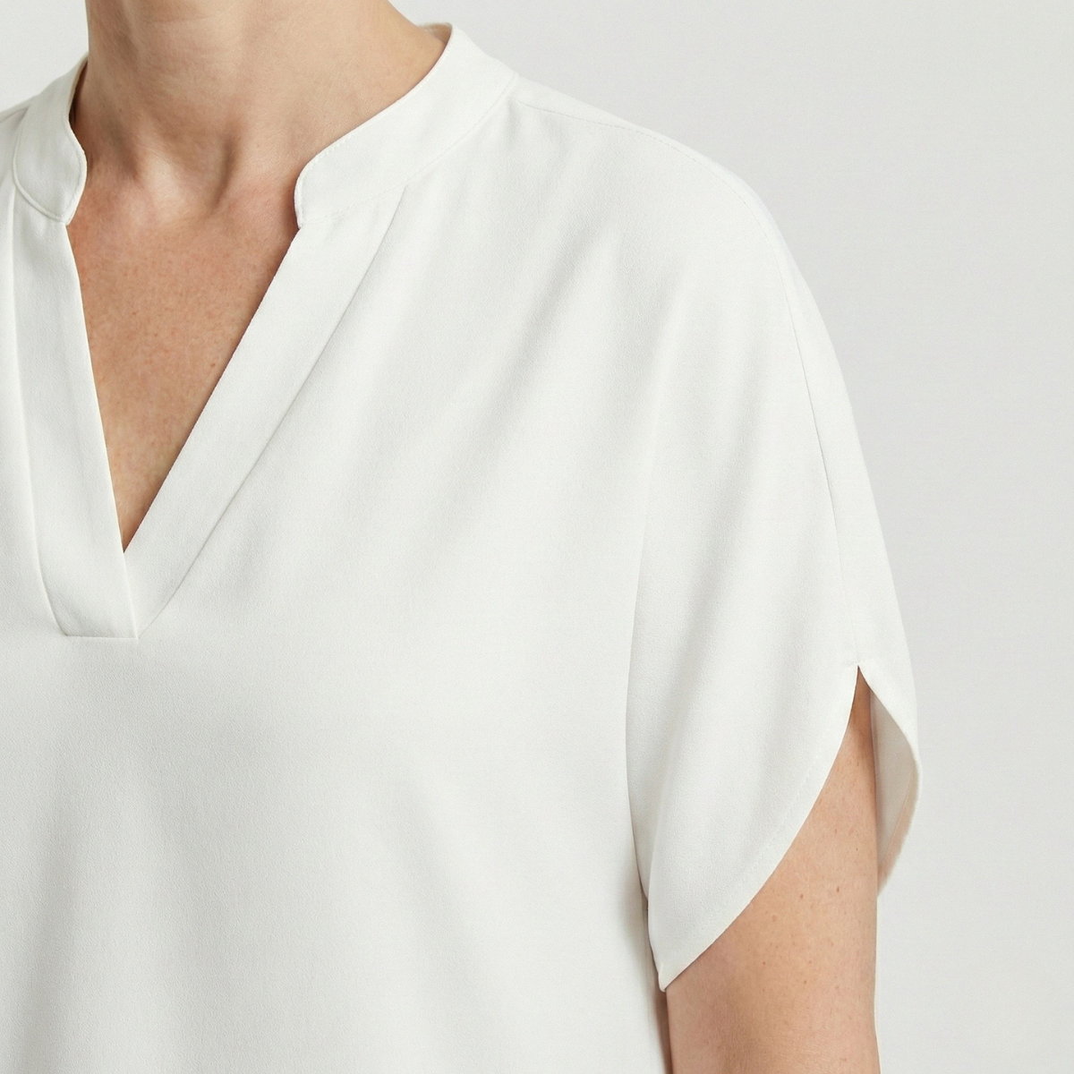 Refined Dames Blouse Met V-hals En Korte Mouwen