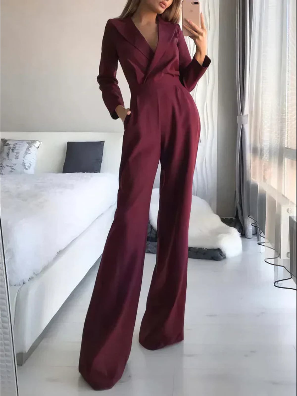 dames getailleerde jumpsuit met wijde pijp in rood