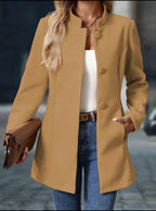 dames getailleerde winterjas met staande kraag in beige