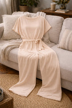 dames jumpsuit korte mouw met strikceintuur in beige