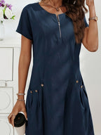 dames jurk met korte mouwen en zijzakken in marineblauw