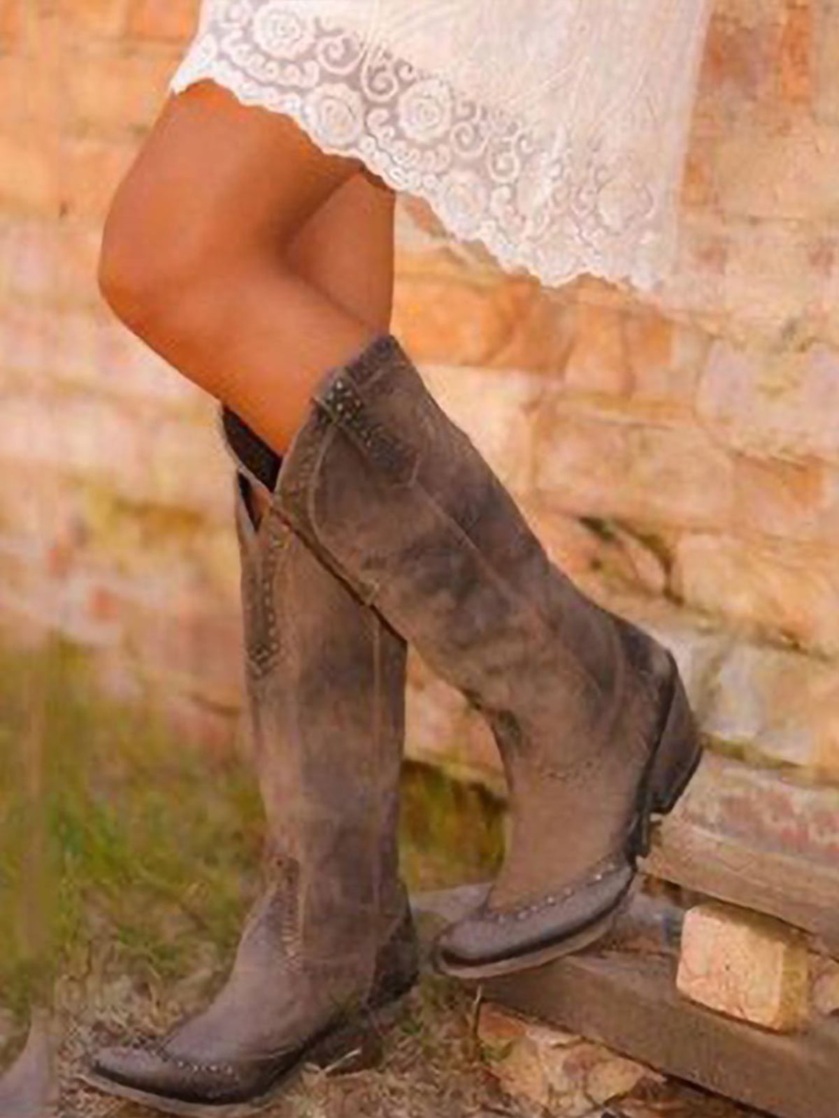 dames kniehoge cowboylaarzen met nieten in bruin