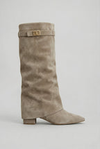 dames kniehoge laars met blokhak in taupe (suède look)