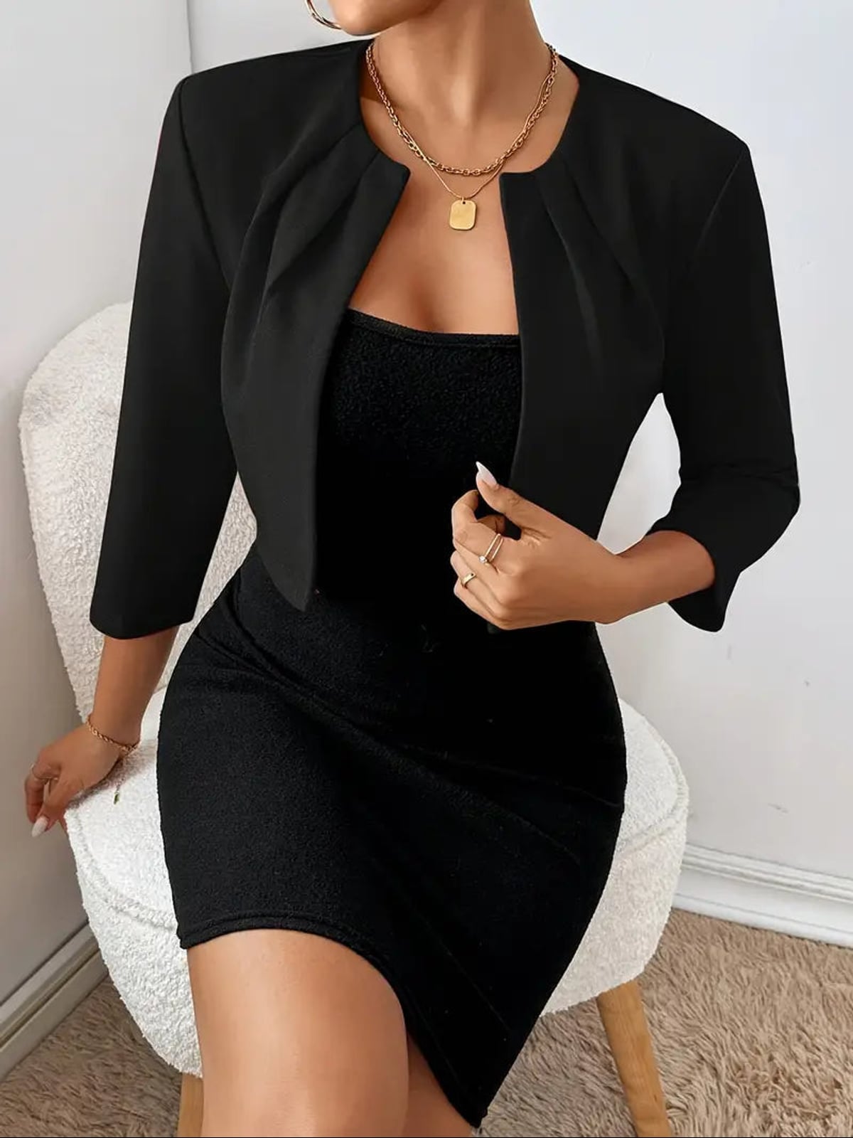 dames korte blazer met geplooide kraag in zwart