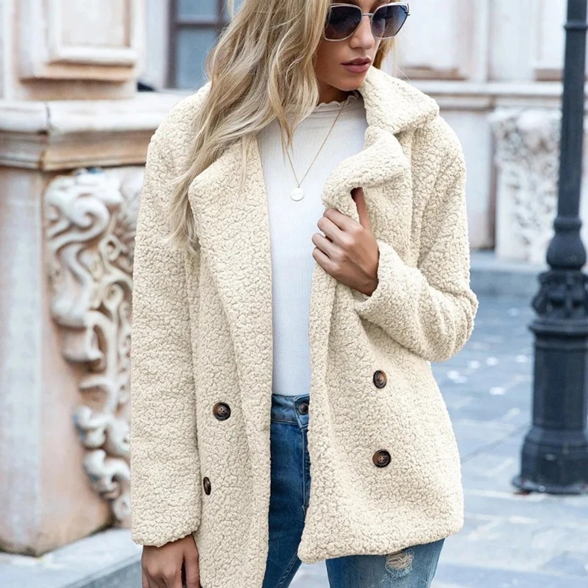 dames korte jas met dubbele knopen in beige