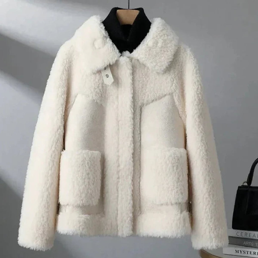 dames korte jas met teddy structuur in beige