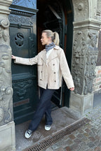 dames korte trenchcoat dubbele rij knopen