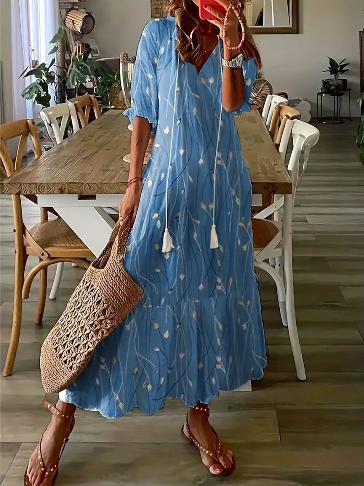 dames lange zomerjurk met v-hals en print in donkerblauw