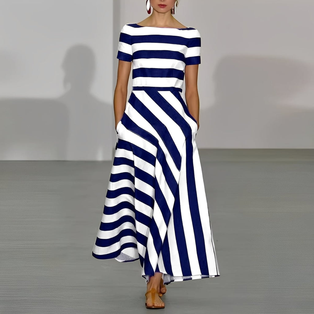 dames maxi jurk met boothals en korte mouwen in blauw