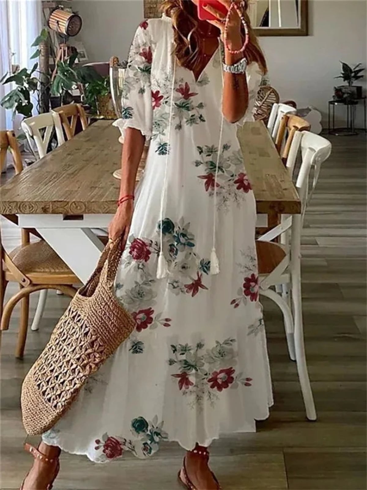 dames maxi jurk met v-hals en bloemenprint in wit