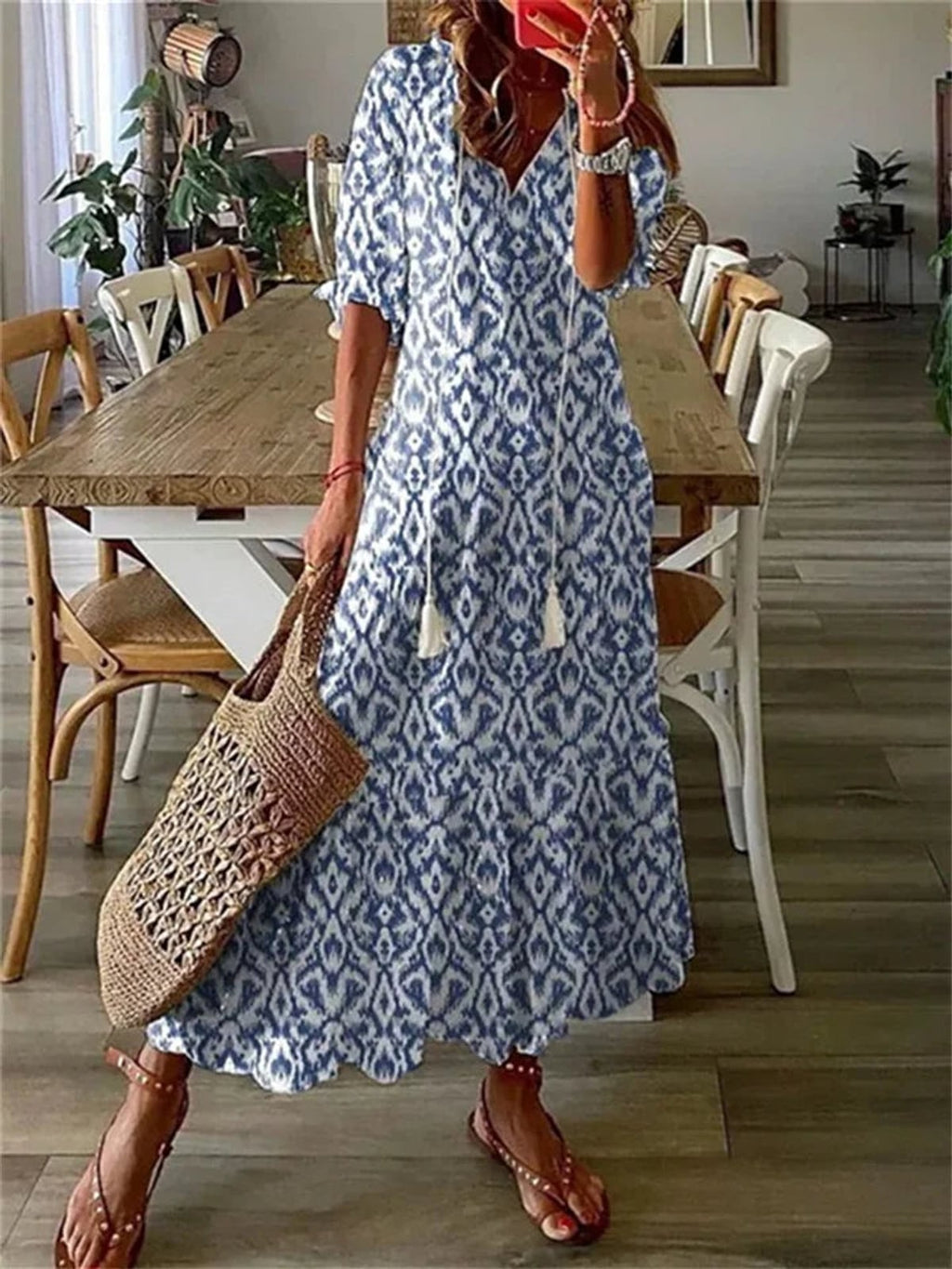 dames maxi jurk met v-hals en bloemenprint in blauw