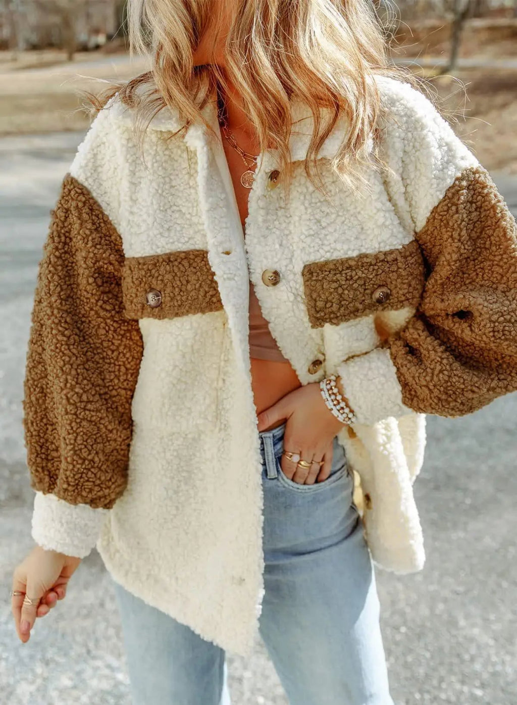 dames oversized shacket met colourblock in bruin