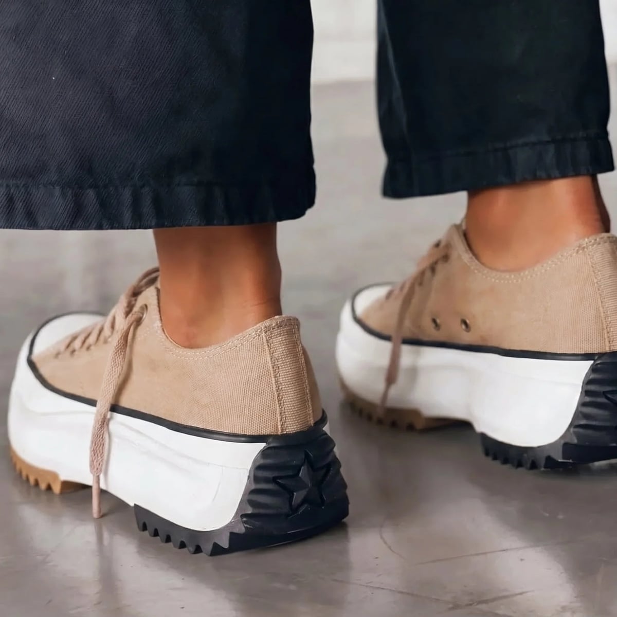 dames platform sneaker met vetersluiting in bruin