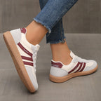 dames retro sneaker met brede neus in wijnrood