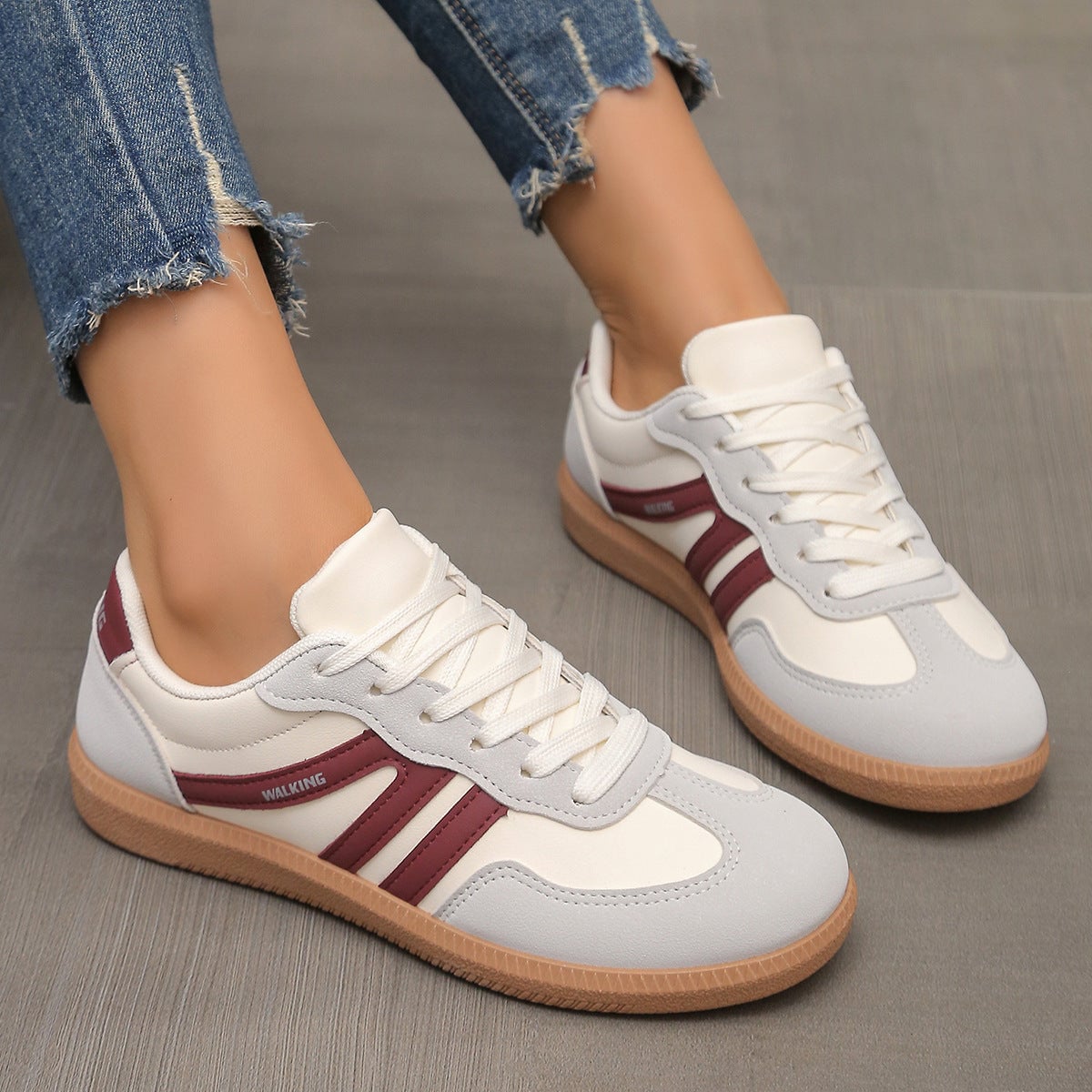 dames retro sneaker met brede neus in wijnrood