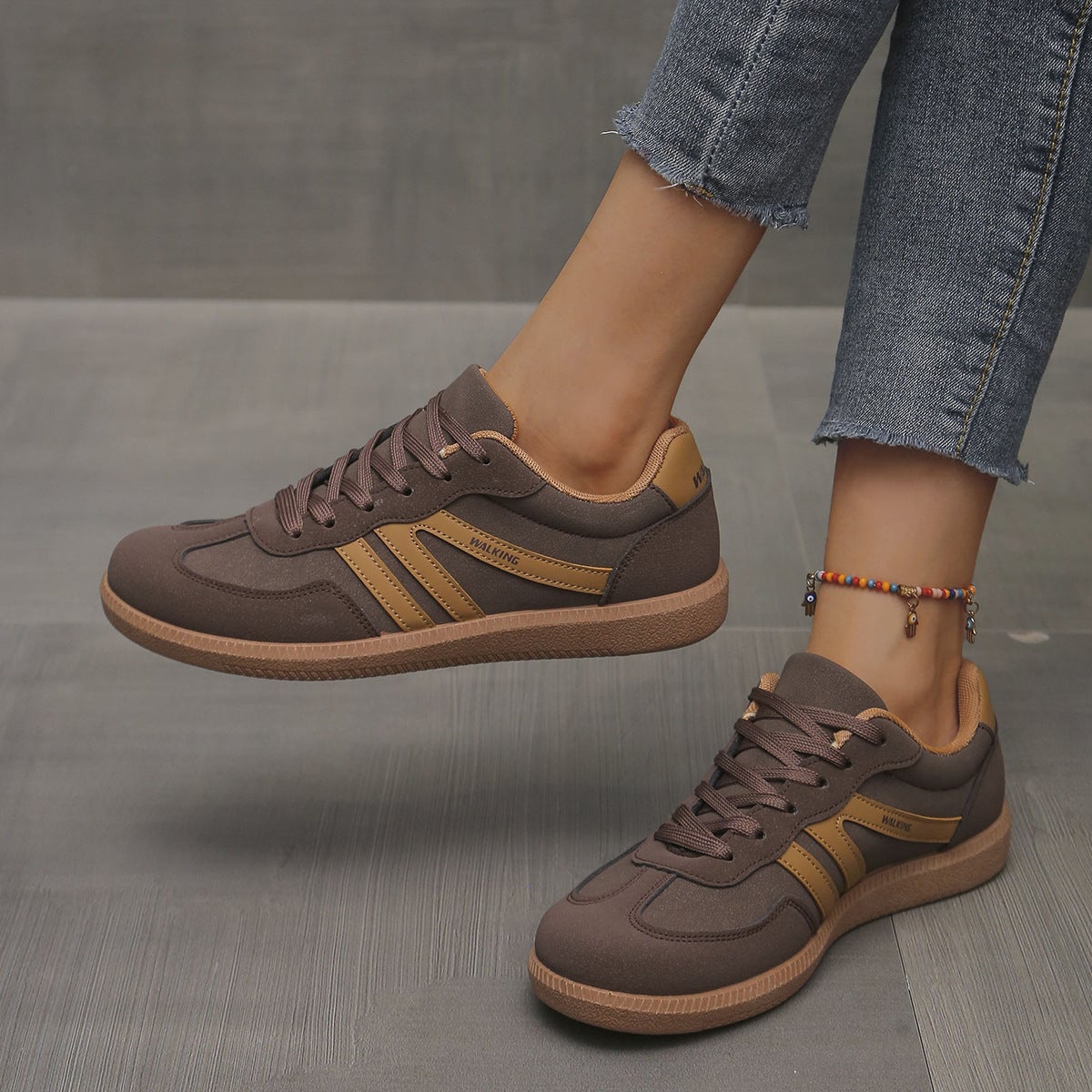dames retro sneaker met brede neus in bruin