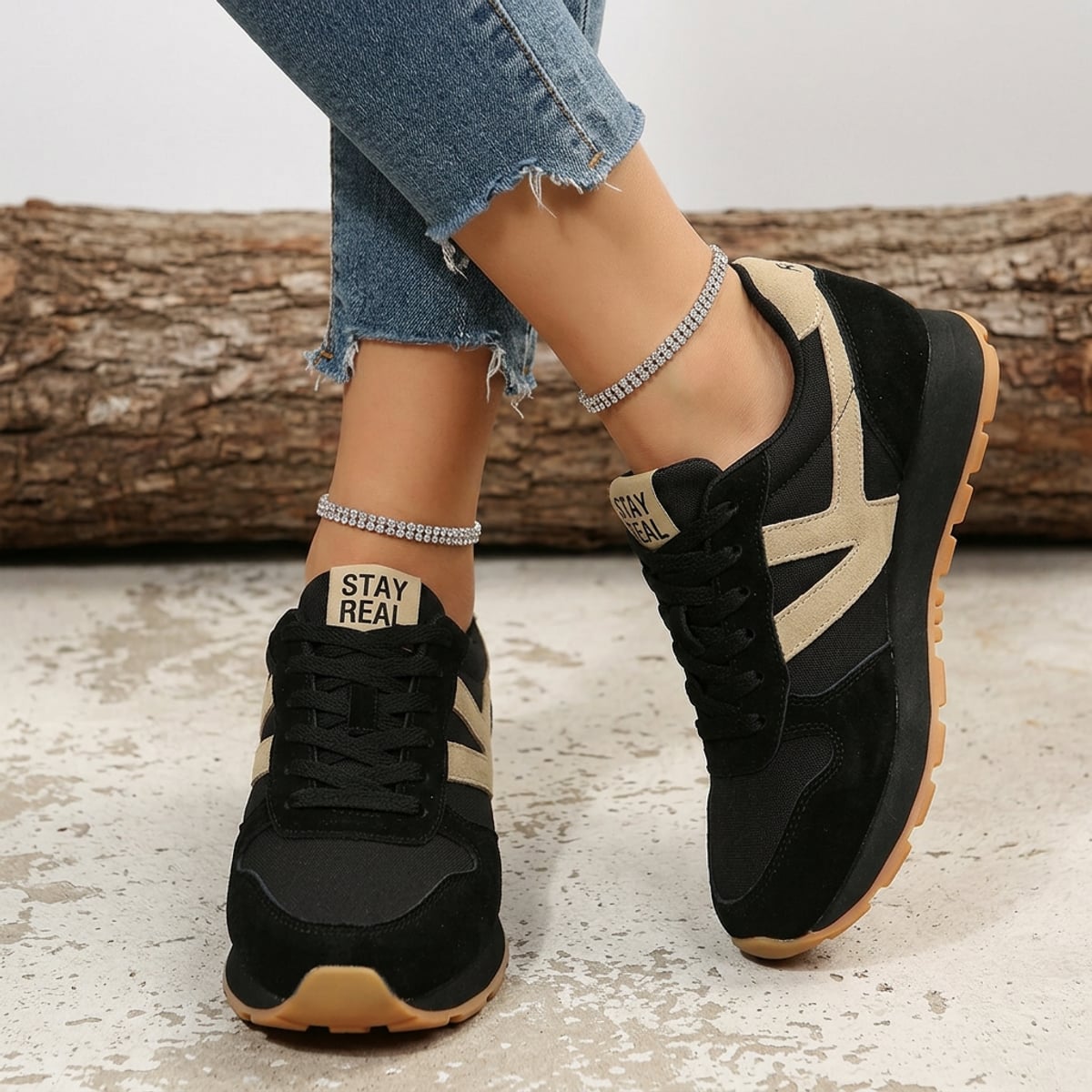 dames retro sneaker met vetersluiting in zwart - beige