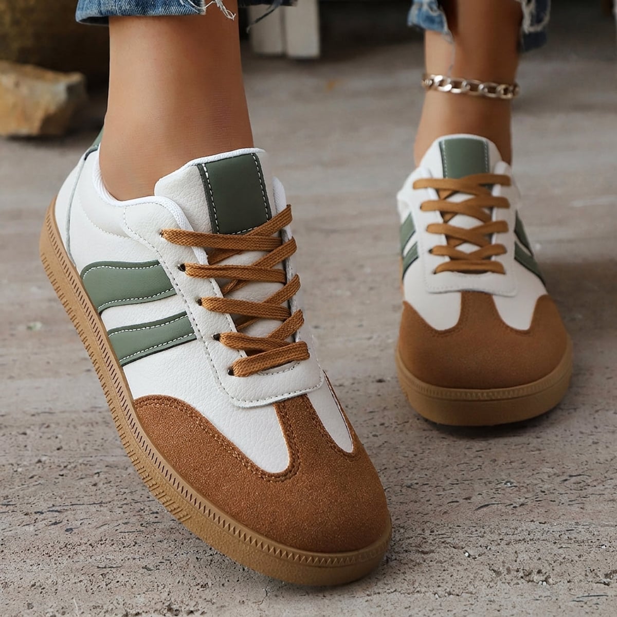 dames retro sneakers met vetersluiting in groen & wit