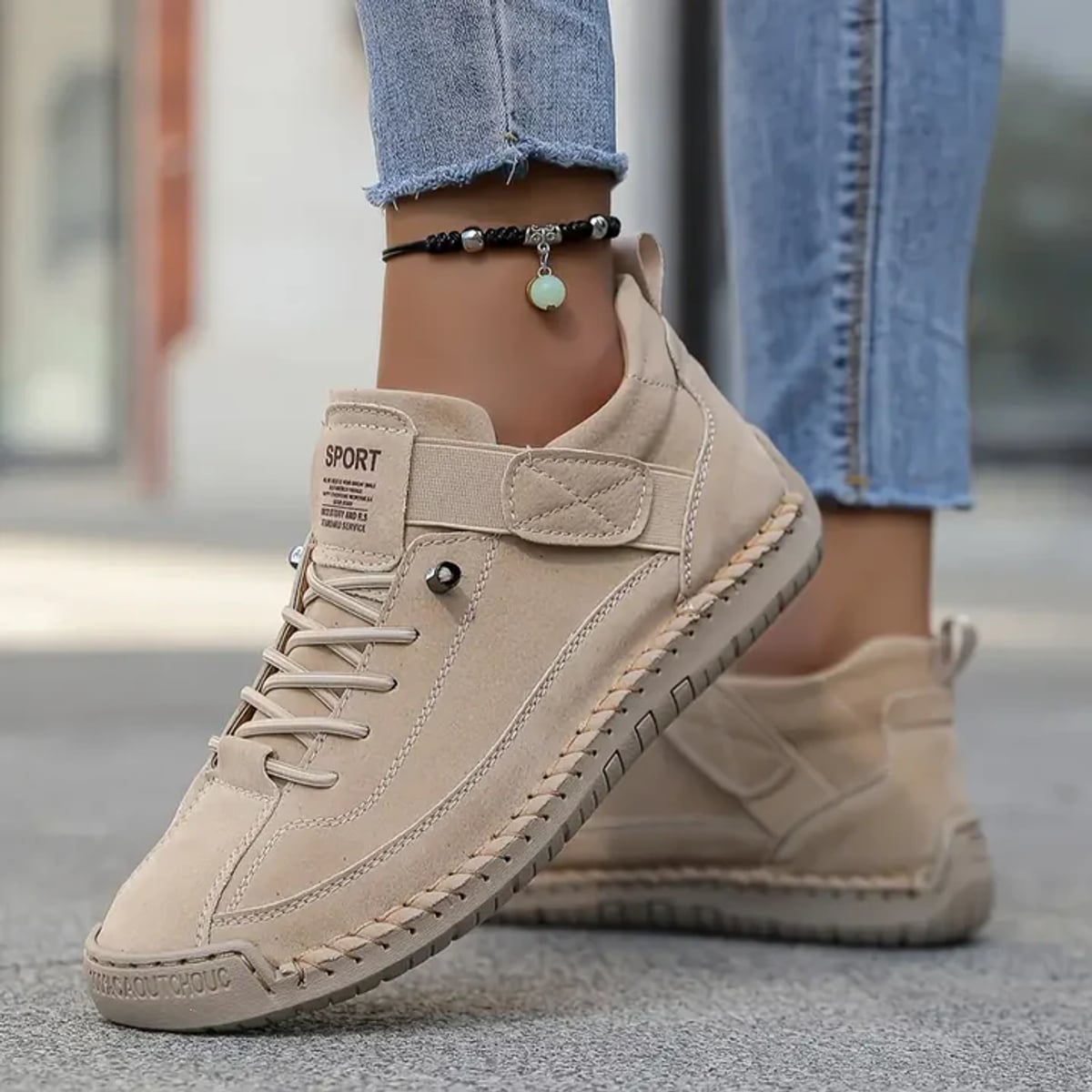 dames sneaker met brede pasvorm in beige
