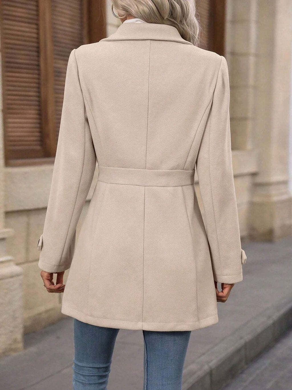 dames trenchcoat getailleerd met ceintuur in champagne