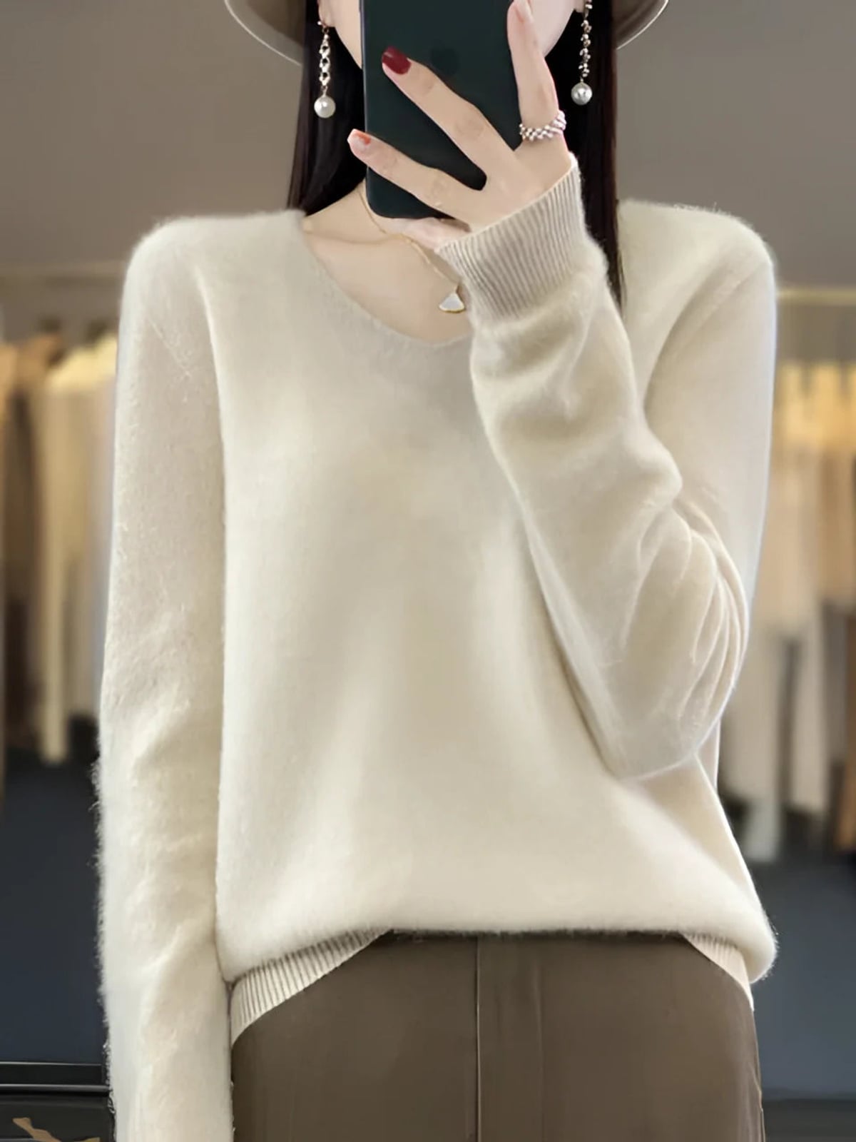 dames trui met v-hals en lange mouw in beige