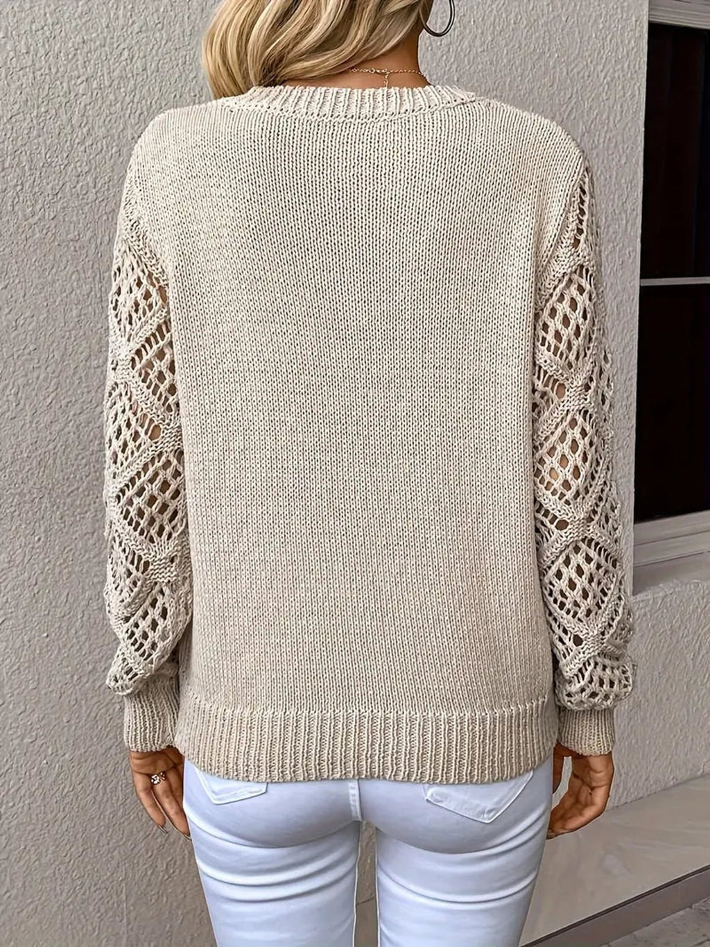 dames trui met v-hals en opengewerkte mouwen in beige