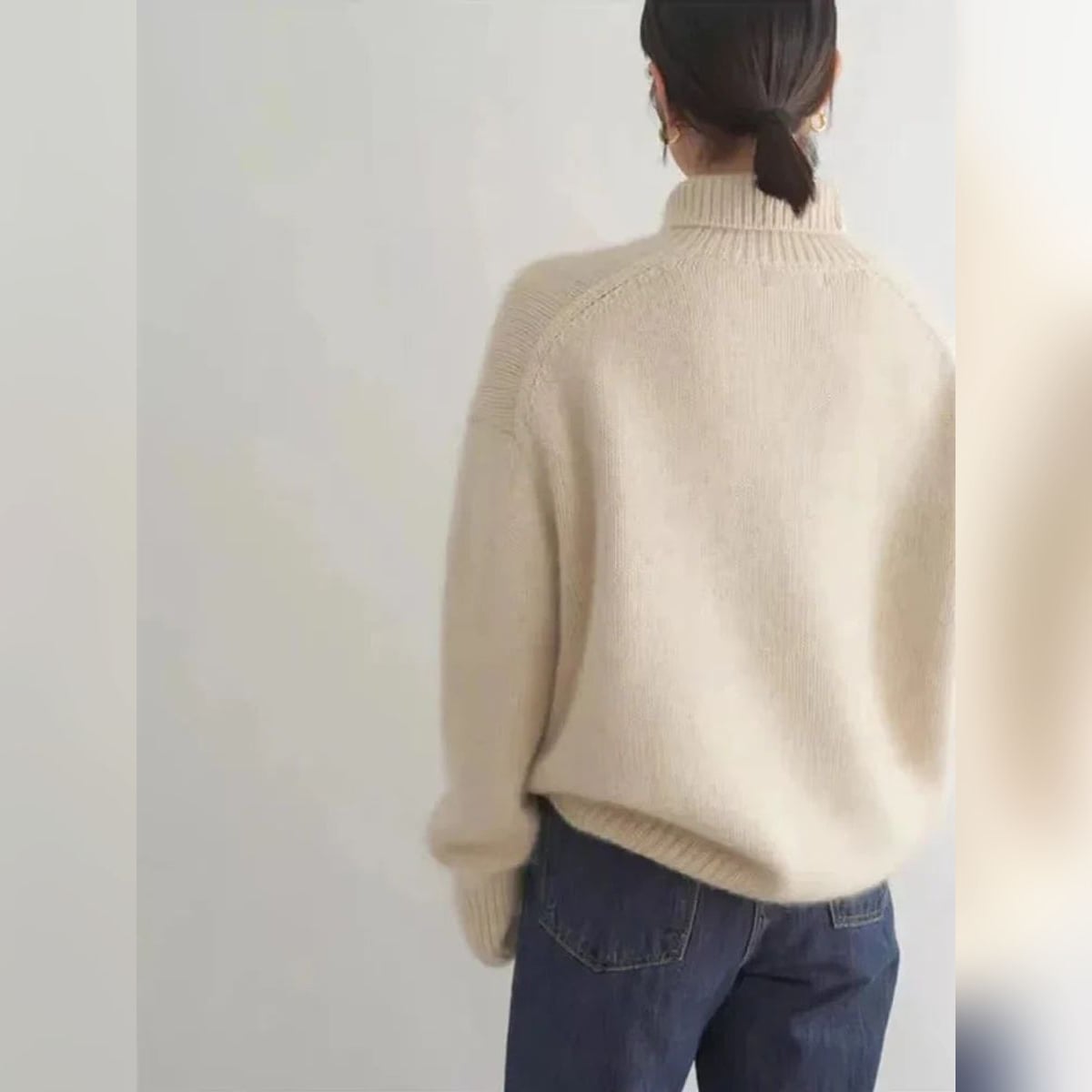 dames trui oversized met rolkraag in abrikoos