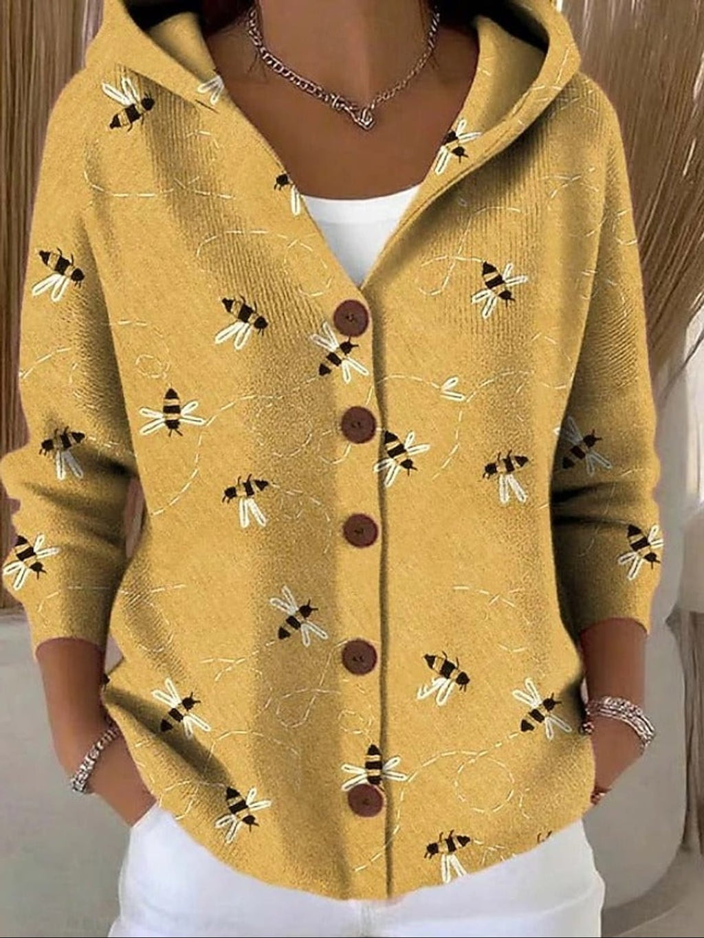 dames vest met capuchon en knoopsluiting in geel