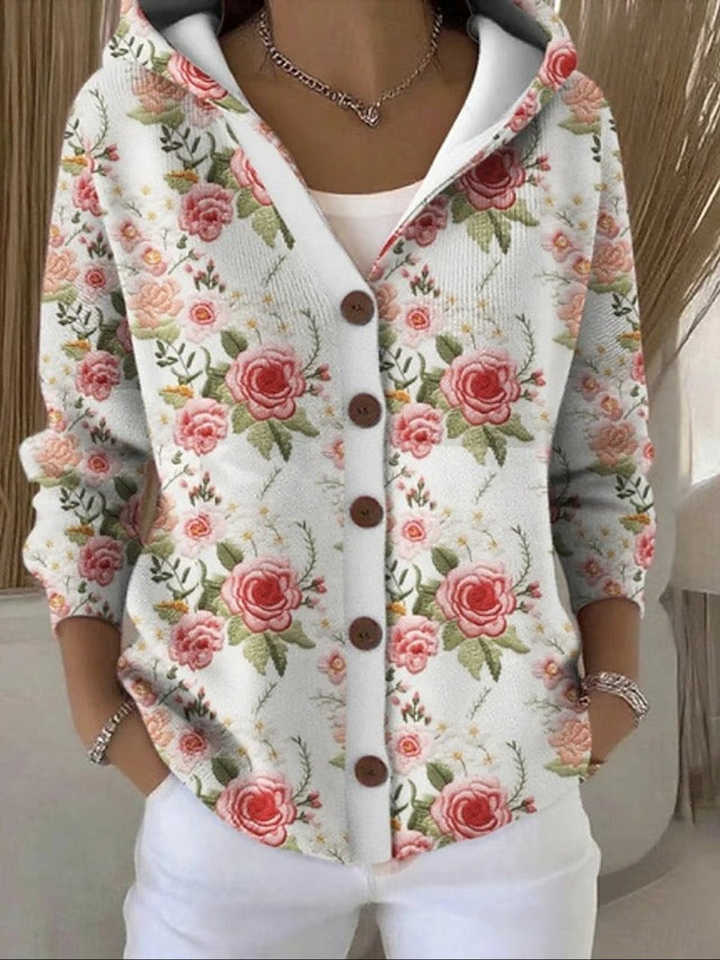 dames vest met capuchon en knoopsluiting in bloemenwit