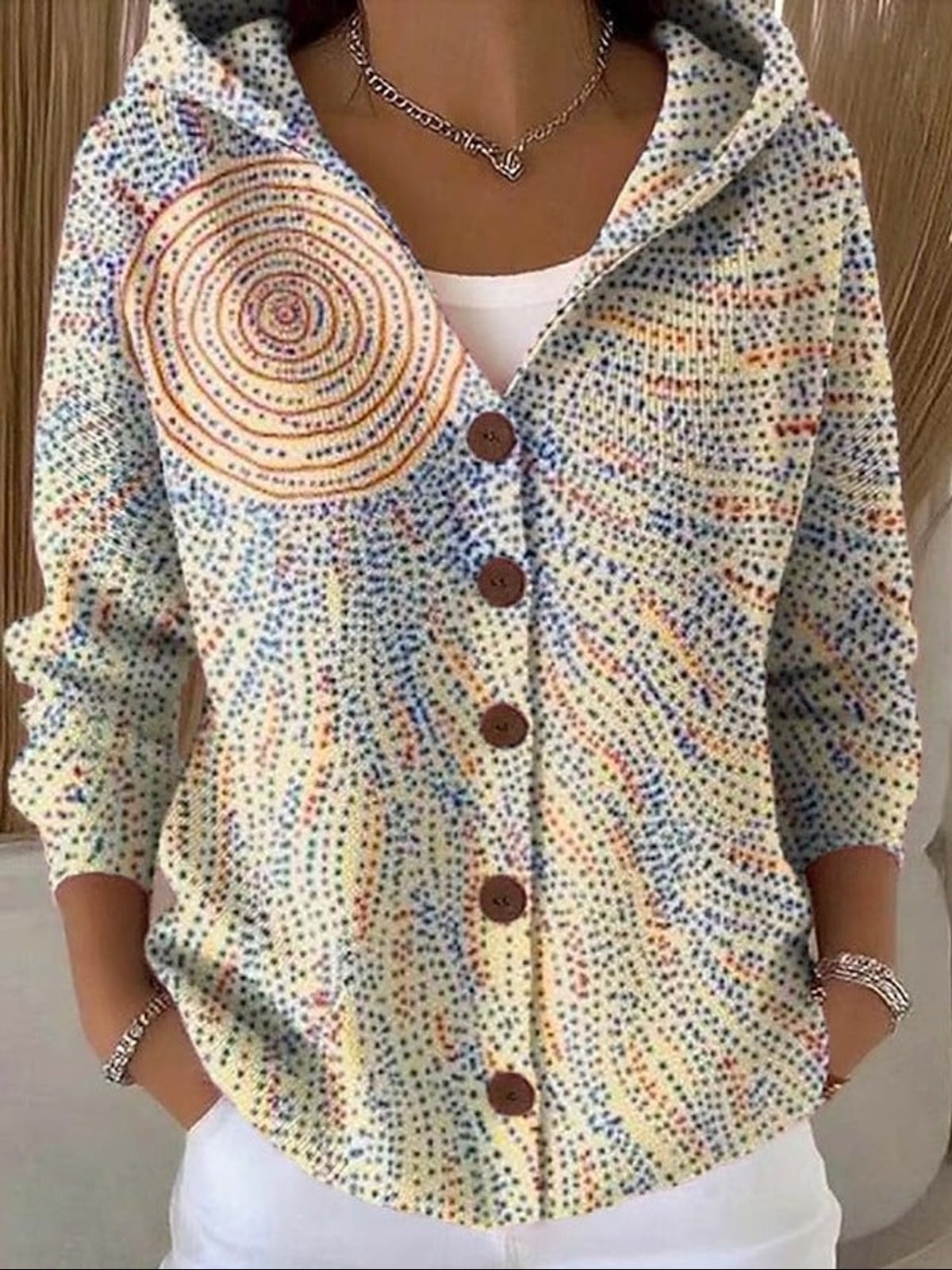 dames vest met capuchon en knoopsluiting in lichtgeel