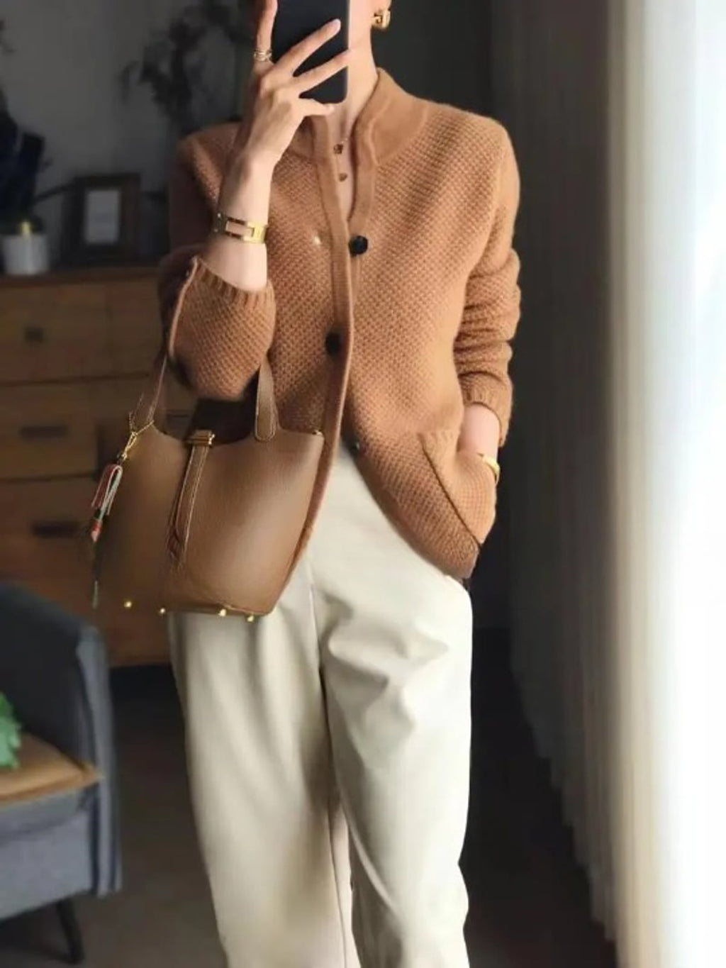 dames vest met knoopsluiting in bruin