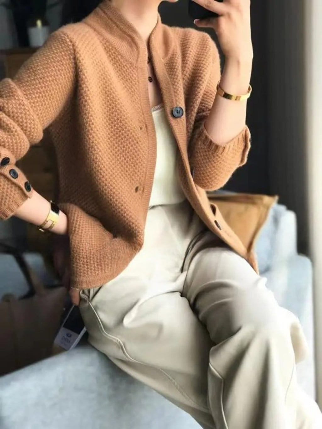 dames vest met knoopsluiting in bruin