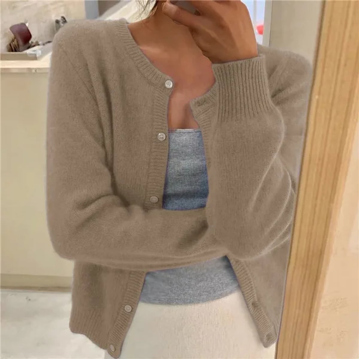 dames vest met ronde hals en knoopsluiting in khaki
