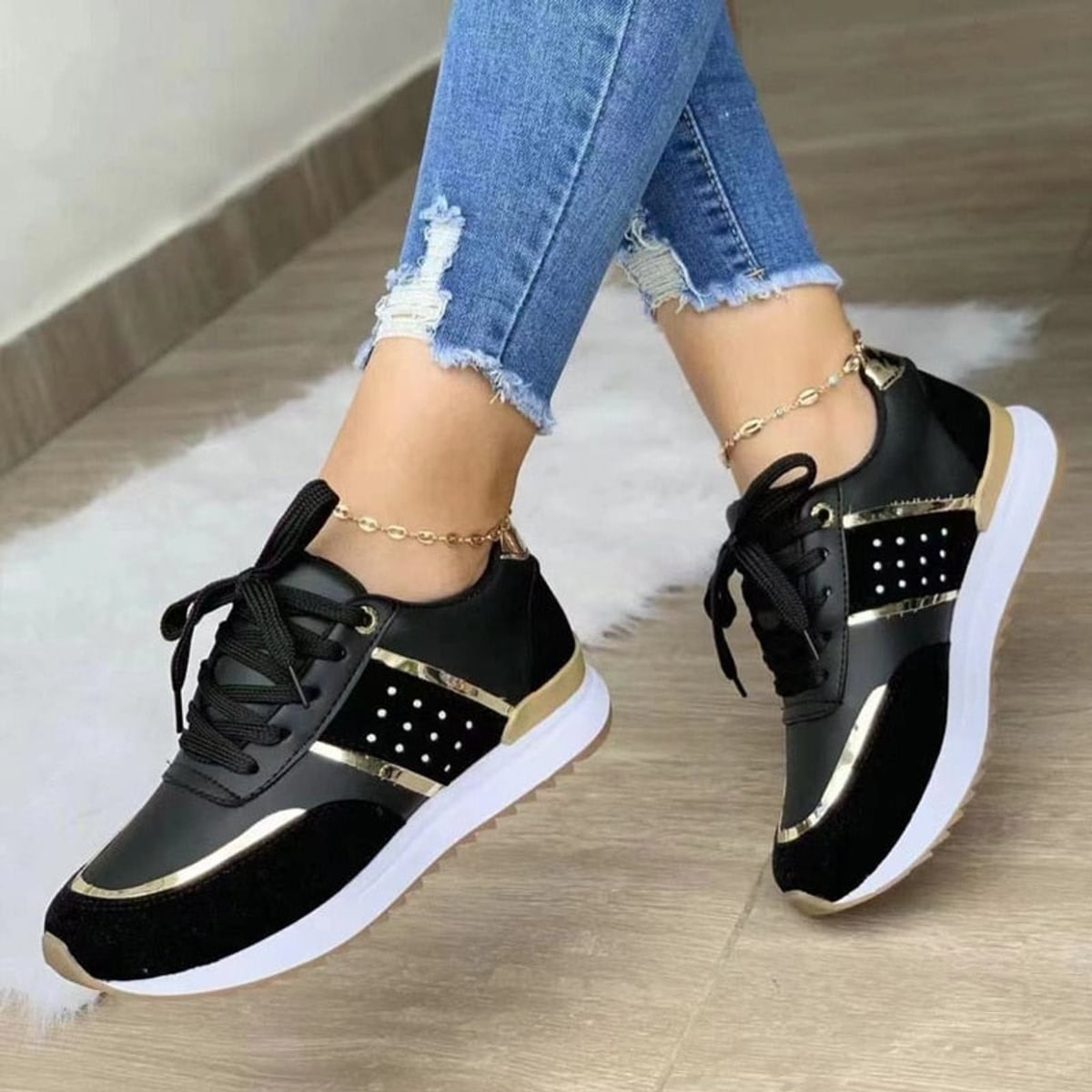 dames vetersneaker met metallic detail in zwart