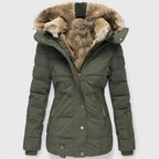 dames winterjas getailleerd met capuchon in groen