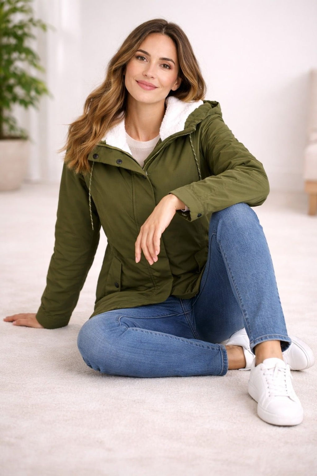 dames winterjas met capuchon en gevoerde binnenkant in khaki