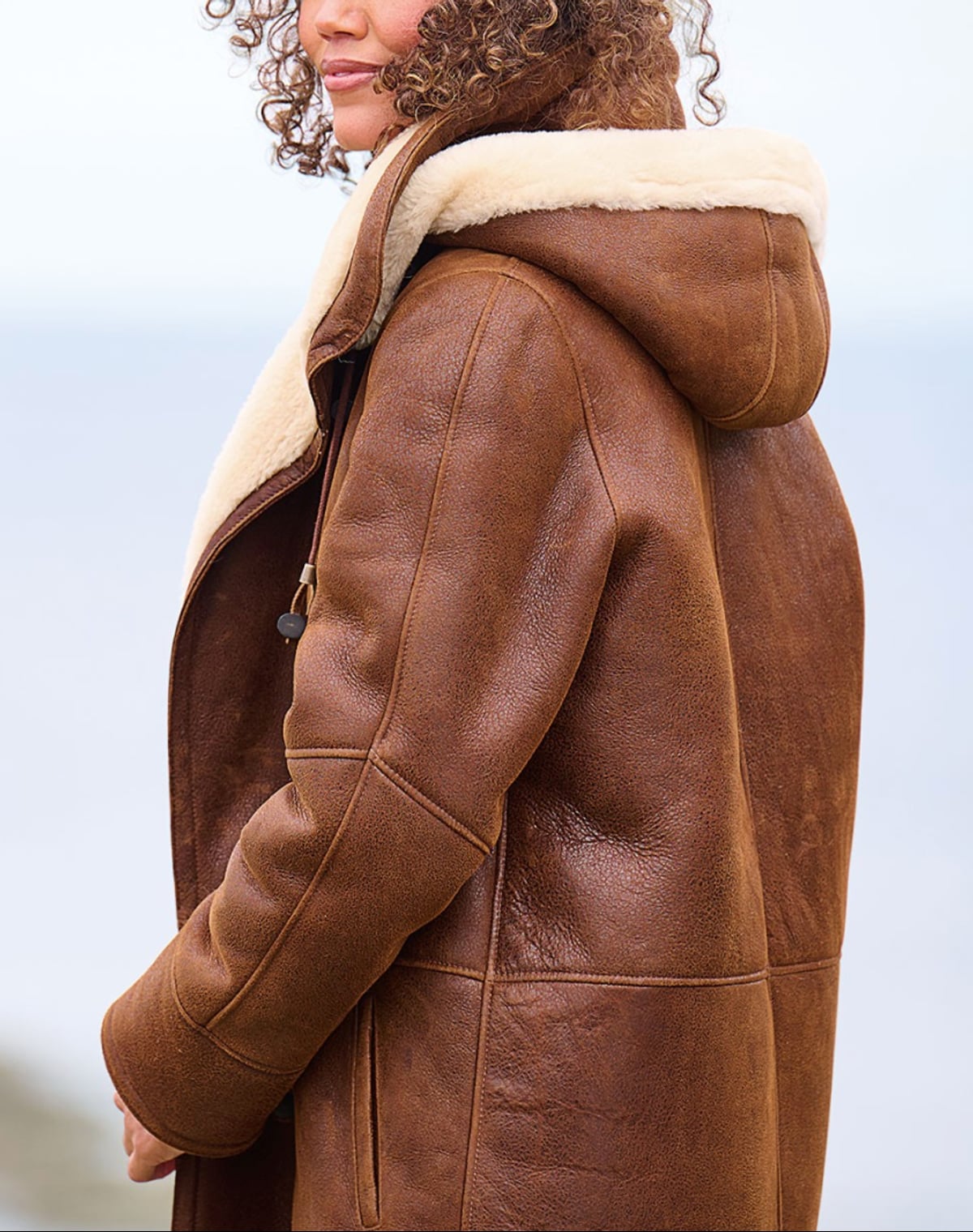 dames winterjas met capuchon en teddyvoering