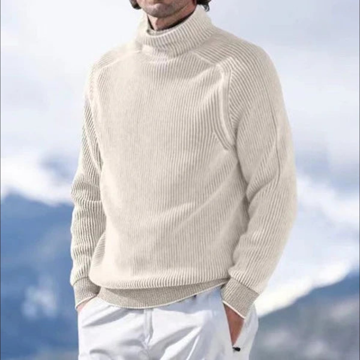 heren coltrui met slim gesneden nek in beige