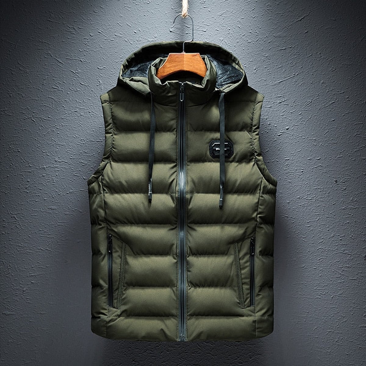 heren gewatteerd vest met afneembare capuchon in groen