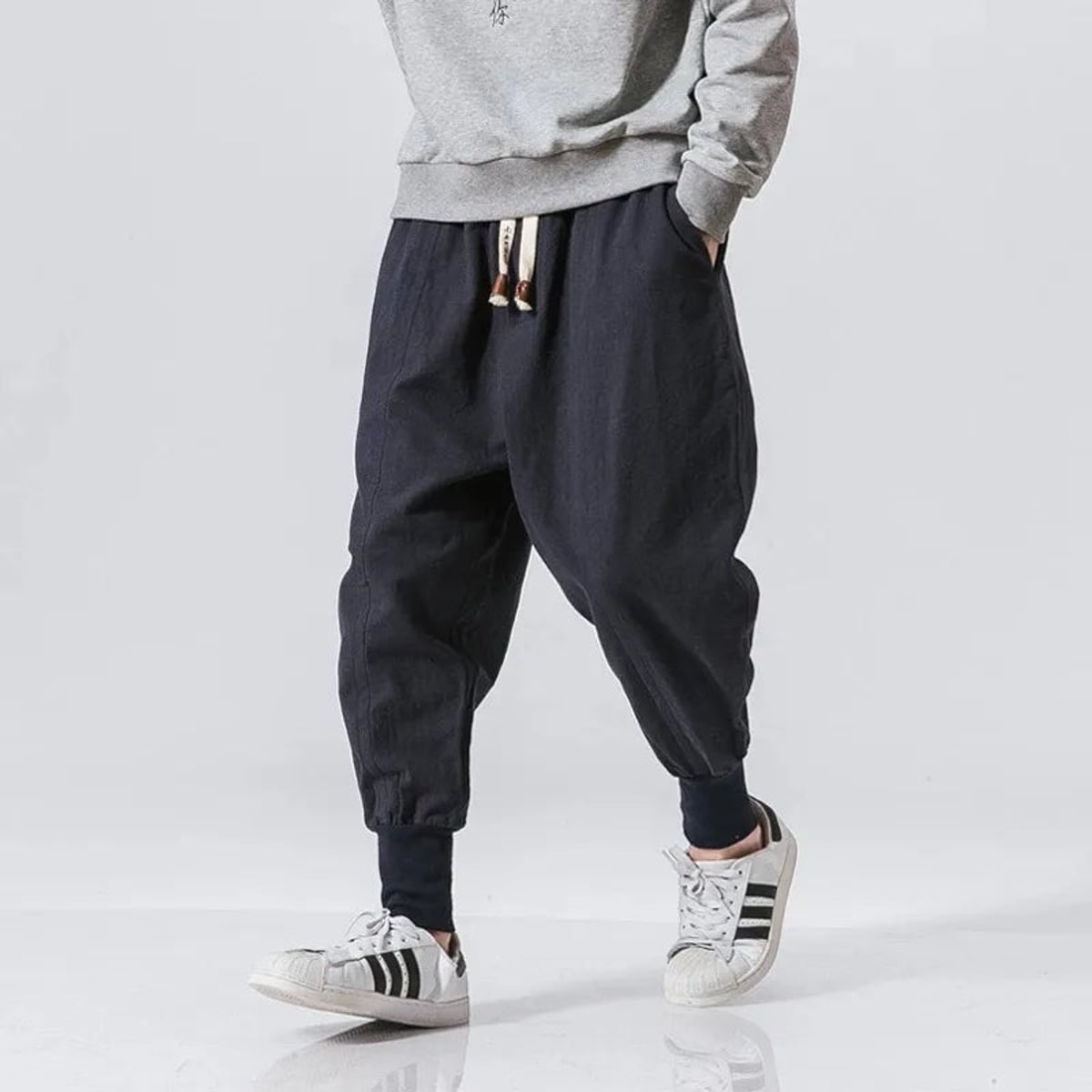 heren relaxed fit harembroek met lage kruisnaad