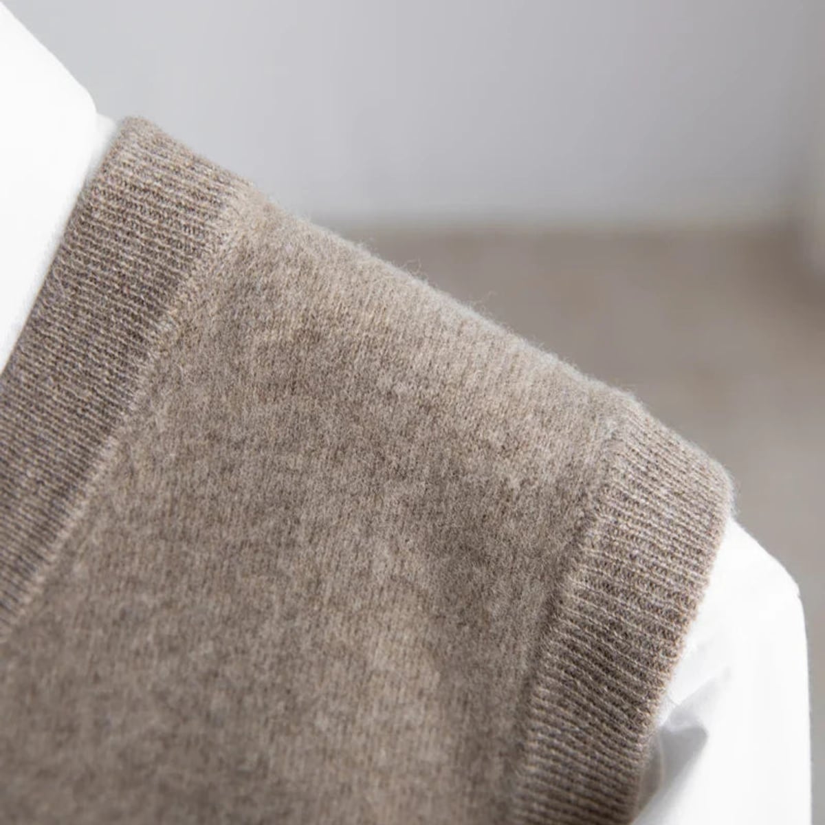 heren slim fit mouwloos vest met v-hals