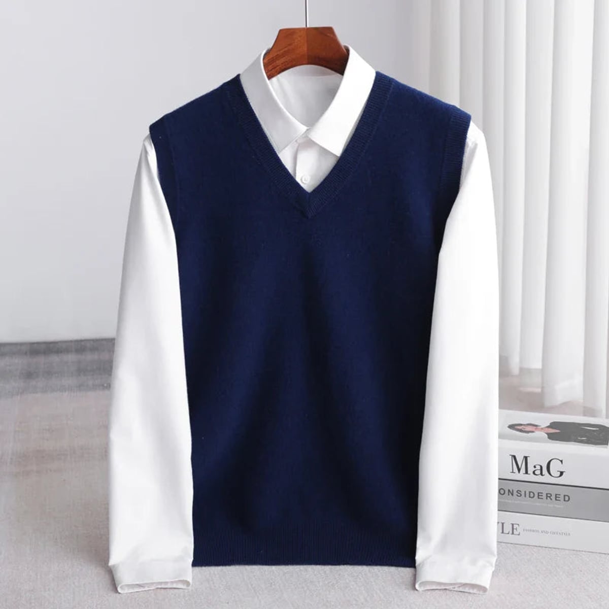 heren slim fit mouwloos vest met v-hals in marineblauw