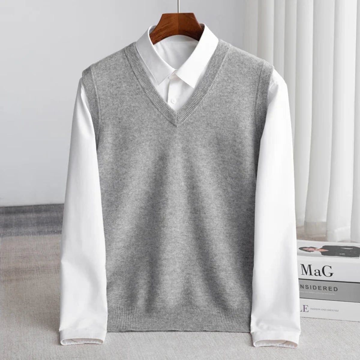 heren slim fit mouwloos vest met v-hals in grijs