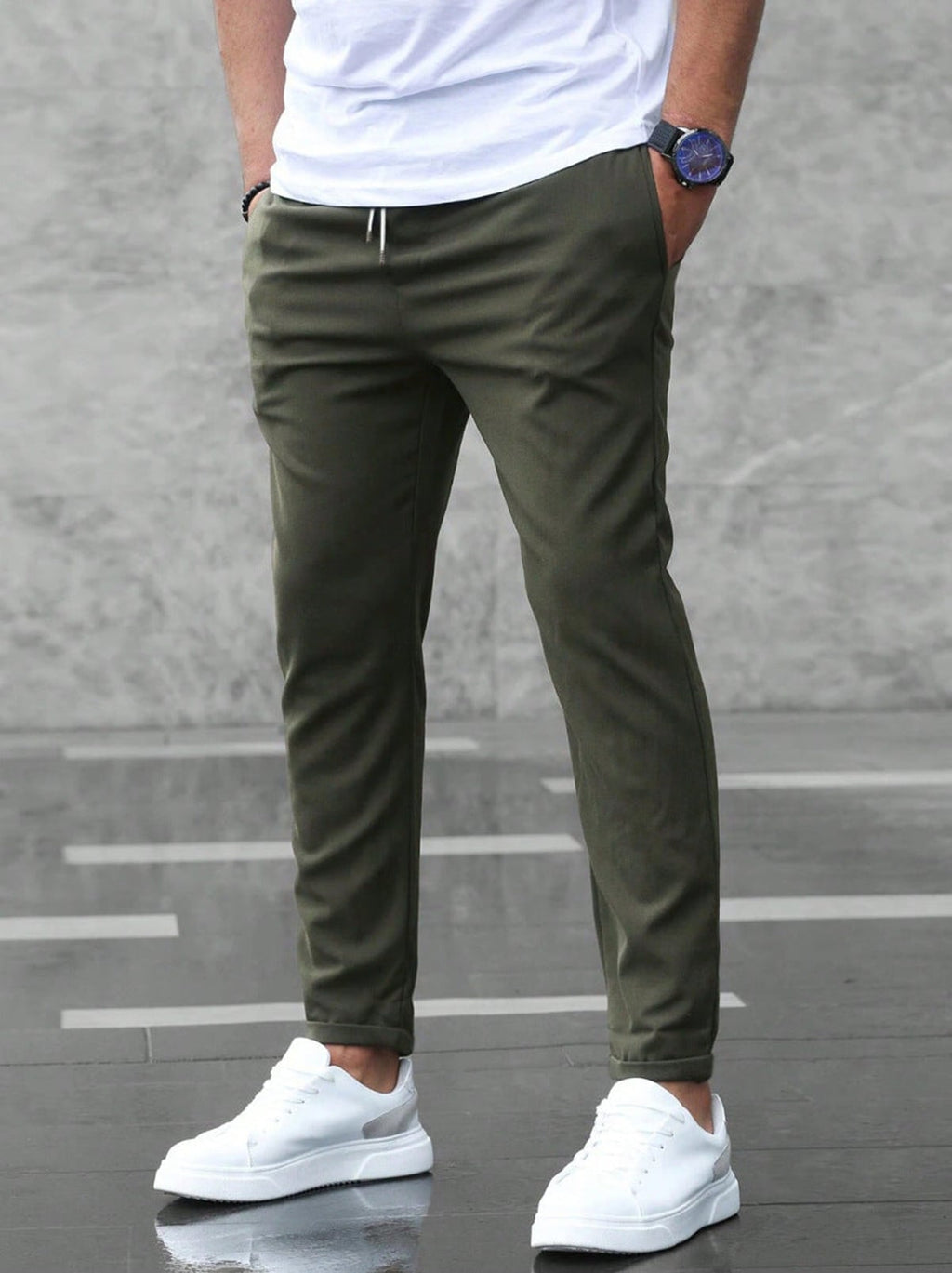 heren slim fit pantalon met taps toelopende pijp in groen