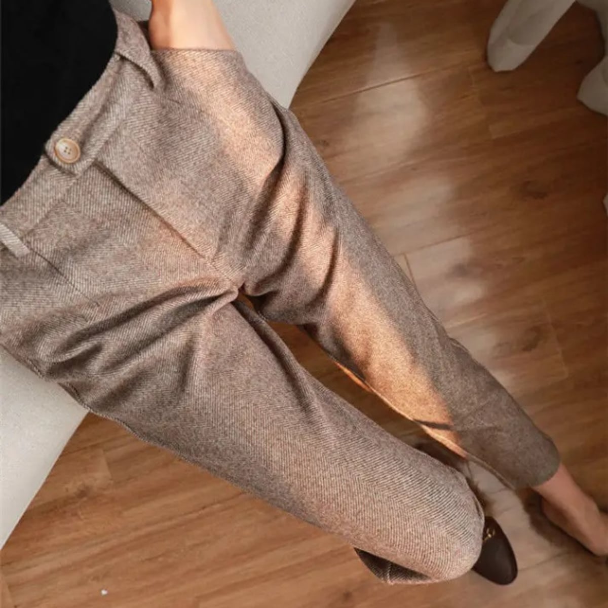 heren tailored fit broek met visgraatpatroon bruin