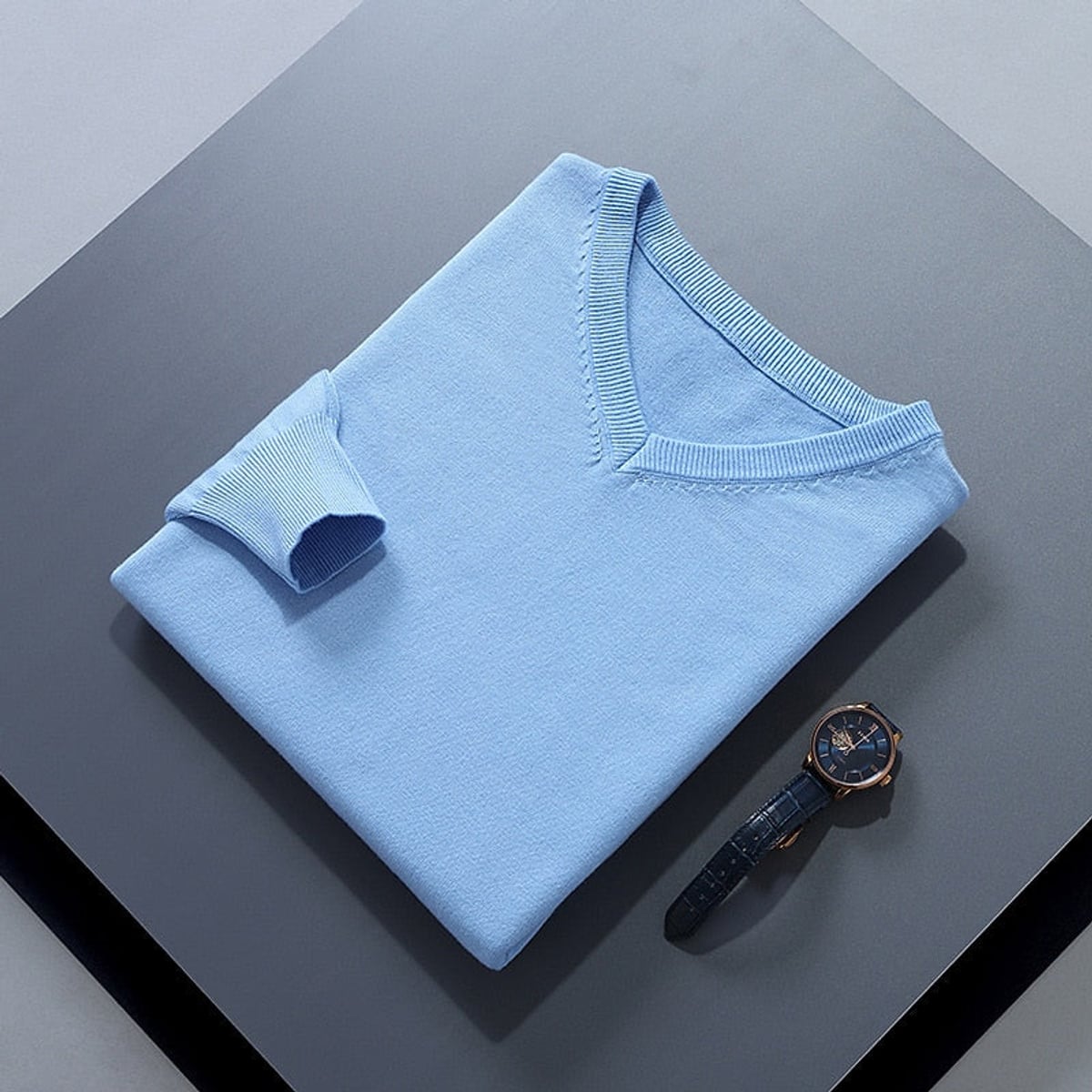heren v-hals trui met rechte snit in licht blauw