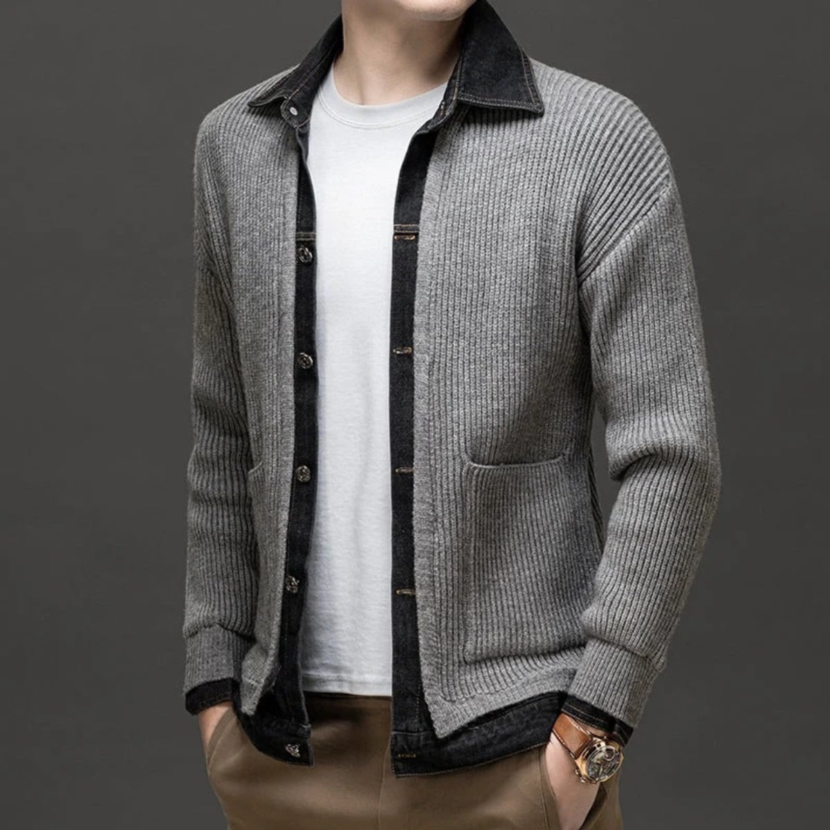 heren vest met knopen en denim kraag in donkergrijs